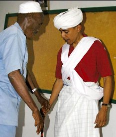[Image: obama-muslim-dress(1).jpg]