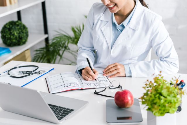 4 Reasons to Consider an Applied Clinical Nutrition Degree
